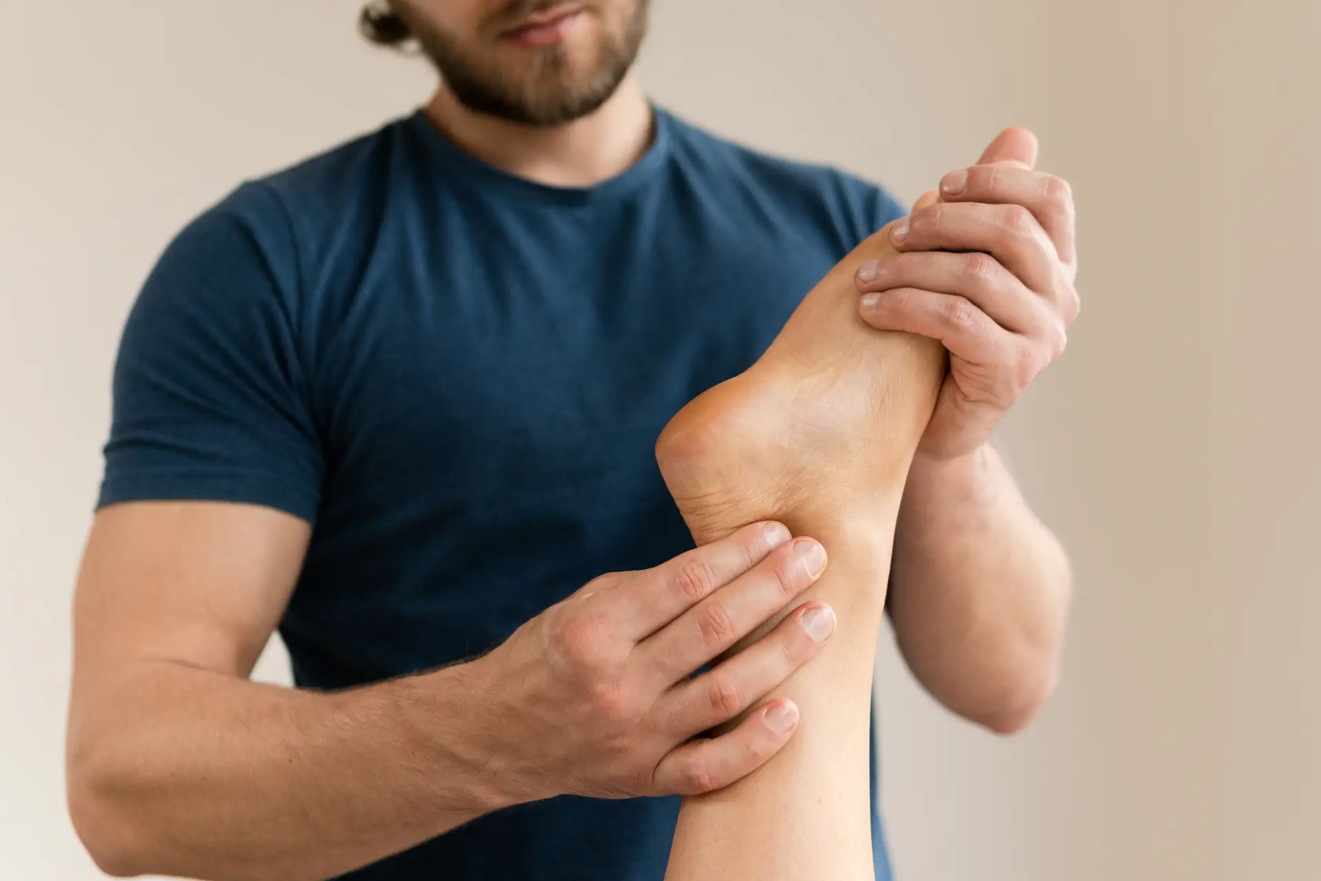 Foot pain assessment with a CORPEO physiotherapist